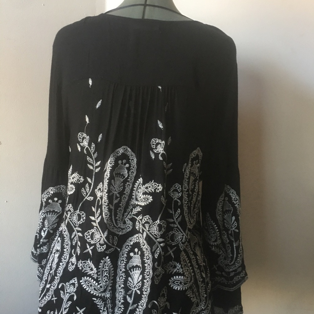 Black and white embroidered peasant blouse - Picture 3 of 3